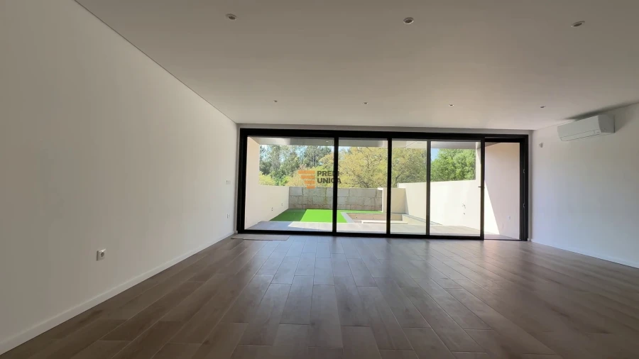 Moradia T3 para Venda em Fânzeres e São Pedro da Cova Foto 13