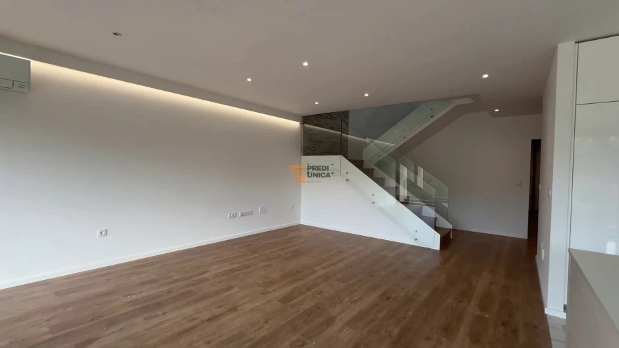 Moradia T3 para Venda em Fânzeres e São Pedro da Cova Foto 7