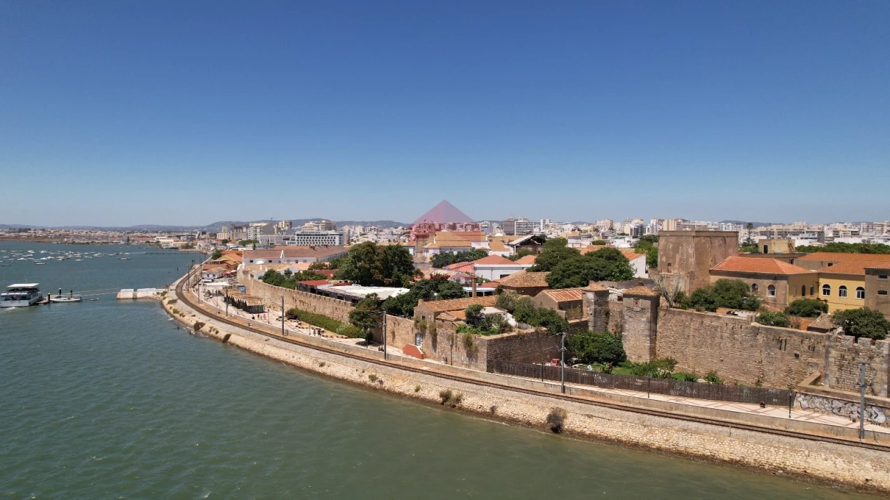 Loja para Arrendamento em Faro (Sé e São Pedro) Foto 10