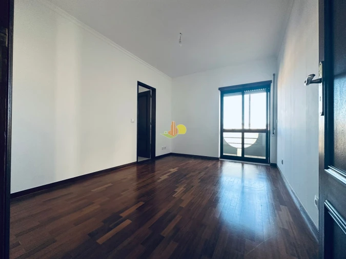 Apartamento T4 para Arrendamento em Buarcos Foto 6