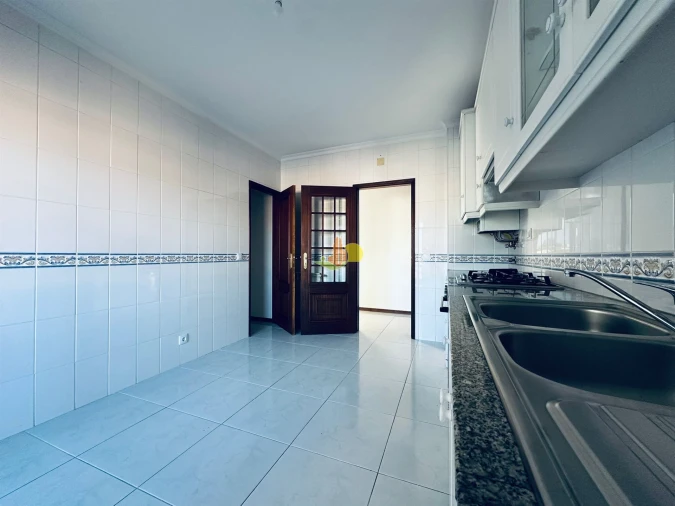 Apartamento T4 para Arrendamento em Buarcos Foto 3