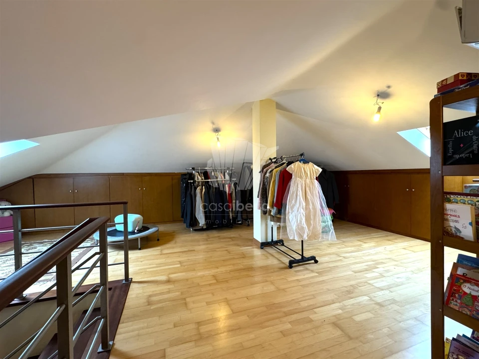 Moradia T4 para Venda em Alcabideche Foto 33