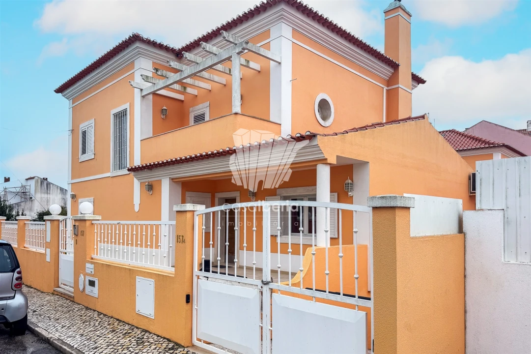 Moradia T4 para Venda em Alcabideche Foto 1