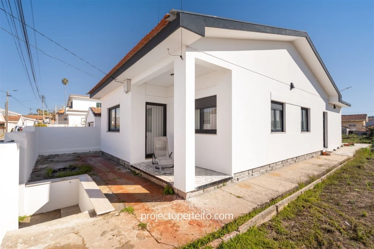 Moradia T3 para Venda em São Felix da Marinha Foto 9