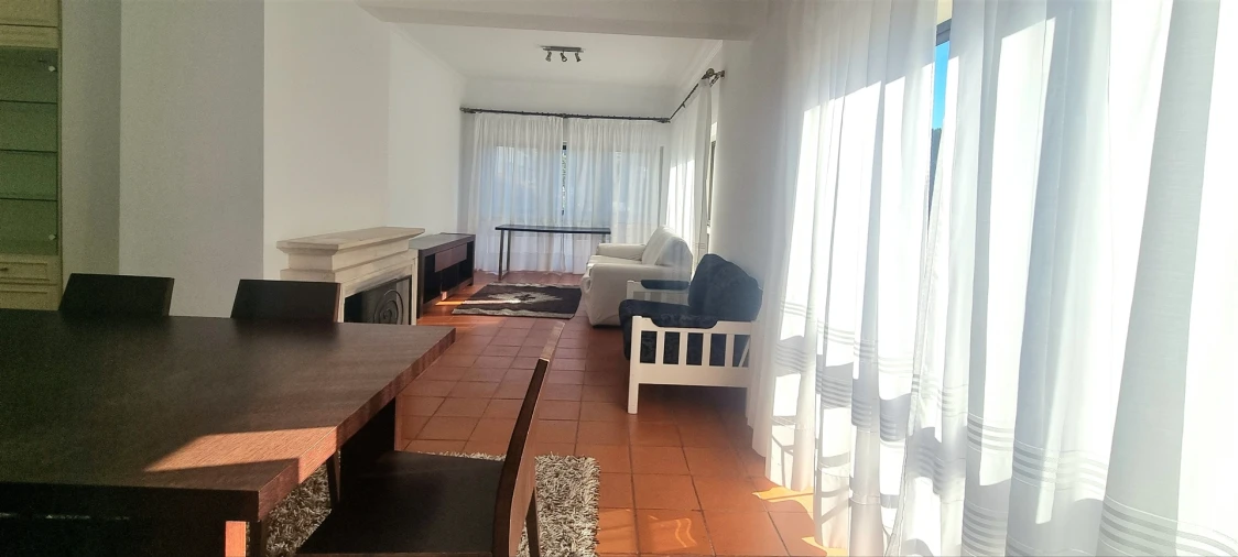 Apartamento T2 para Arrendamento em Santo Antonio dos Olivais Foto 13
