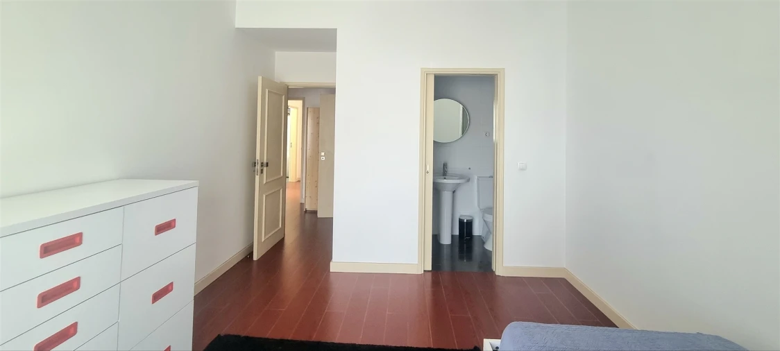 Apartamento T2 para Arrendamento em Santo Antonio dos Olivais Foto 18