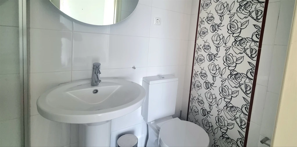 Apartamento T2 para Arrendamento em Santo Antonio dos Olivais Foto 20