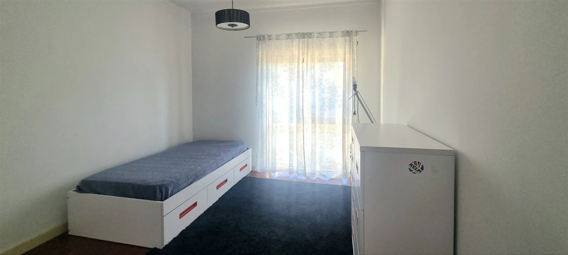 Apartamento T2 para Arrendamento em Santo Antonio dos Olivais Foto 17