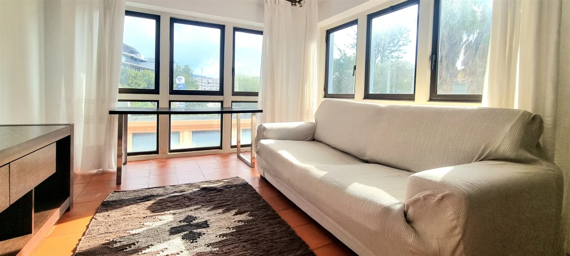 Apartamento T2 para Arrendamento em Santo Antonio dos Olivais