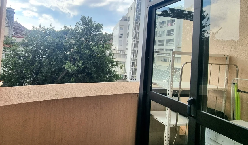 Apartamento T2 para Arrendamento em Santo Antonio dos Olivais Foto 9