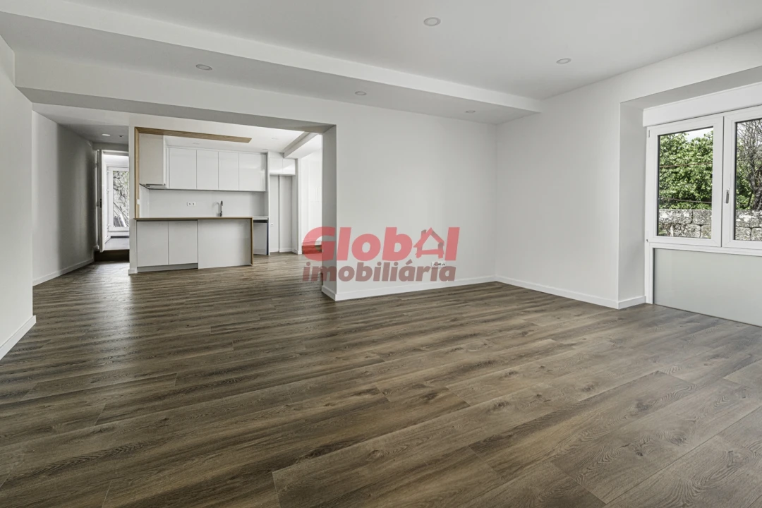 Moradia T3 para Venda em Couto de Baixo e Couto de Cima Foto 2