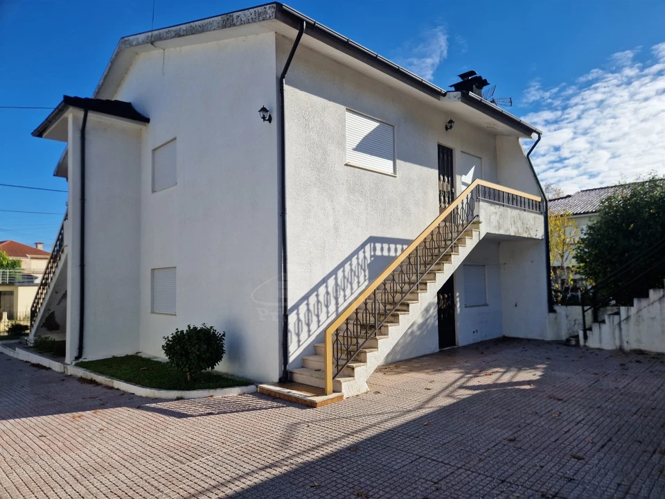 Moradia T3 para Arrendamento em Caldelas Foto 16