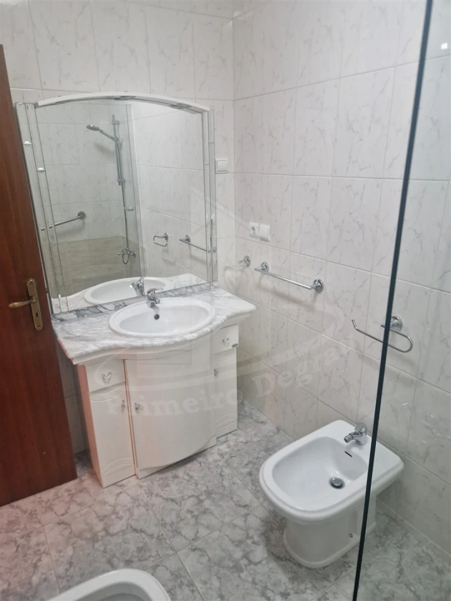 Moradia T3 para Arrendamento em Caldelas Foto 8