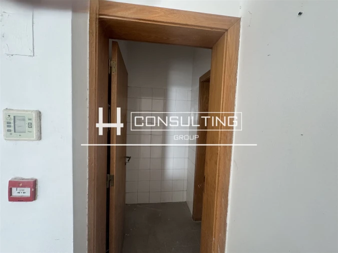 Loja para Arrendamento em Barcarena Foto 6