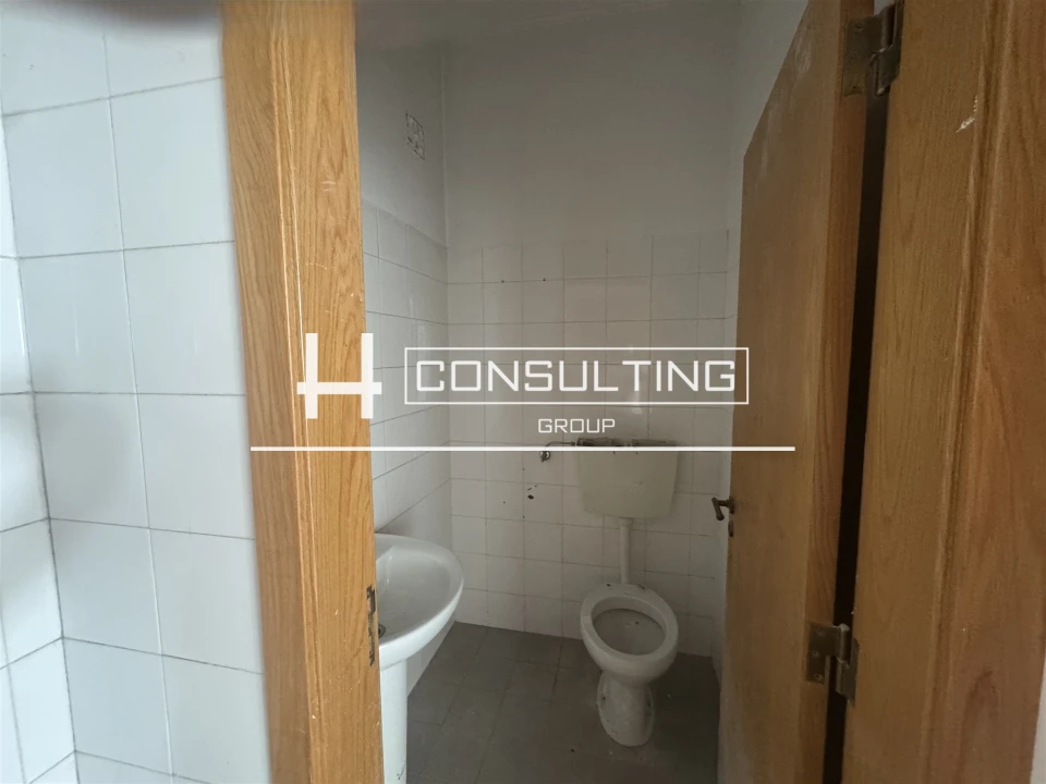 Loja para Arrendamento em Barcarena Foto 7