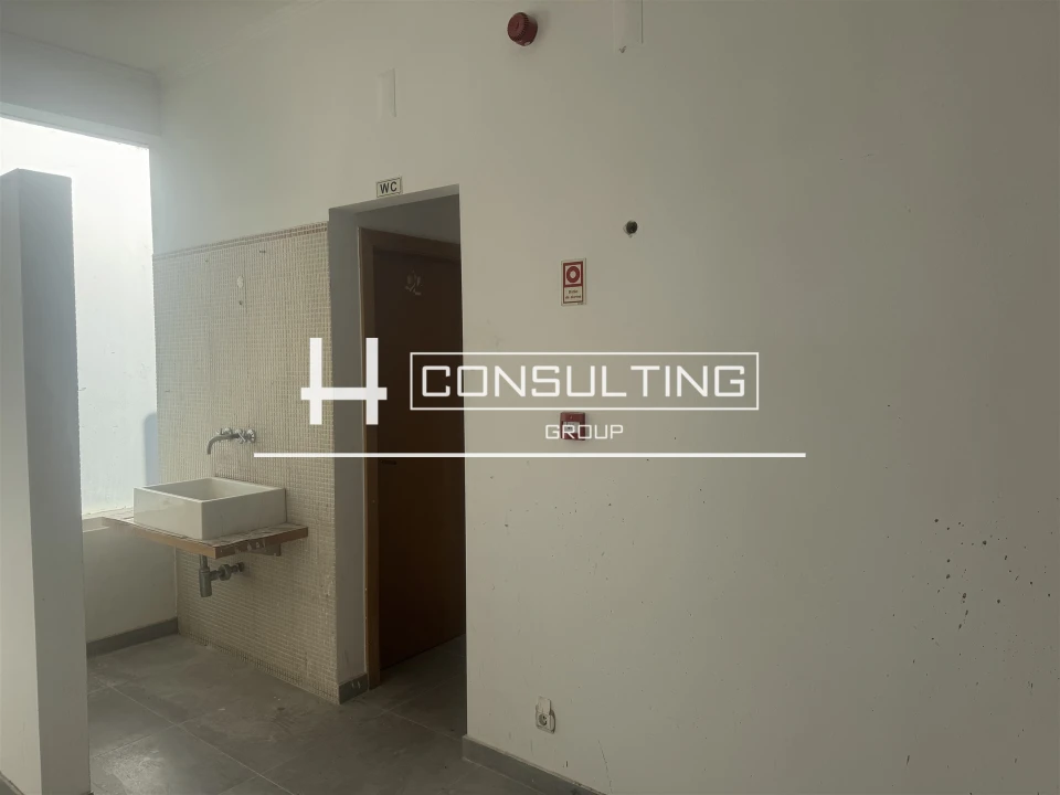 Loja para Arrendamento em Barcarena Foto 15