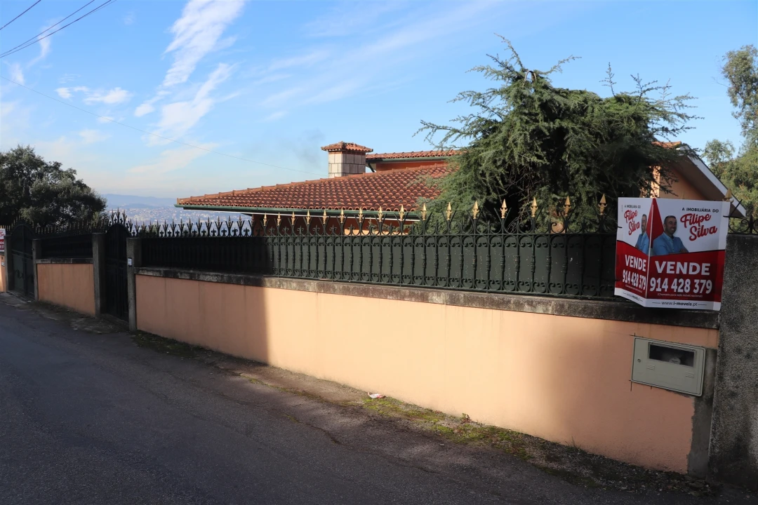 Moradia T5 para Venda em Santo Tirso, Couto (Santa Cristina e São Miguel) e Burgães Foto 2