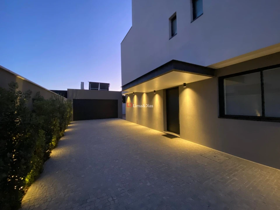 Moradia T3 para Venda em Madalena Foto 4