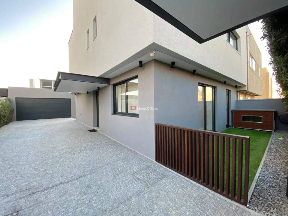 Moradia T3 para Venda em Madalena Foto 37