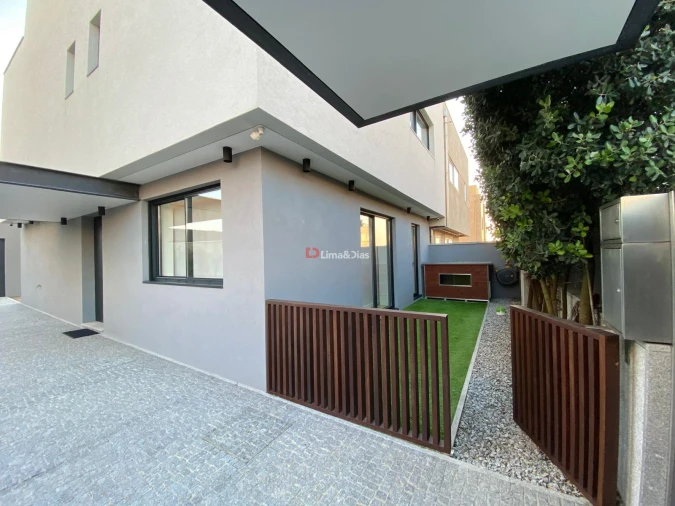 Moradia T3 para Venda em Madalena Foto 38