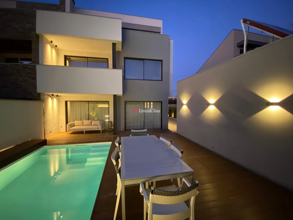 Moradia T3 para Venda em Madalena Foto 15