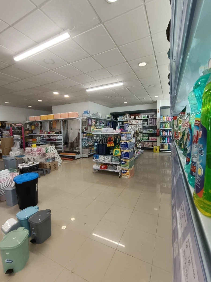 Loja para Arrendamento em Marinha Grande Foto 2