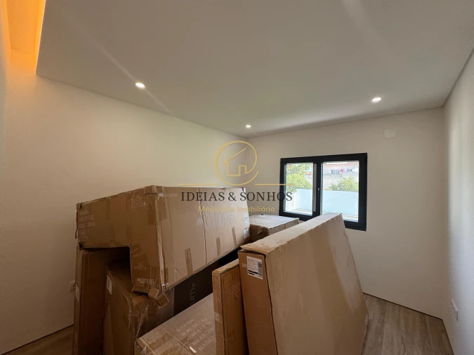 Moradia T4 para Venda em Quinta do Conde Foto 11