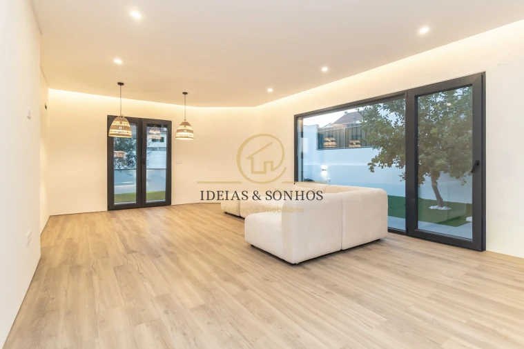 Moradia T4 para Venda em Quinta do Conde Foto 4