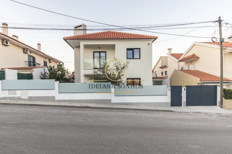 Moradia T4 para Venda em Quinta do Conde Foto 1