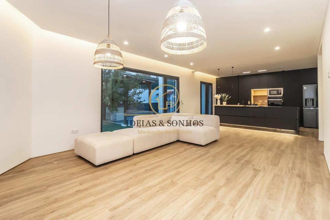 Moradia T4 para Venda em Quinta do Conde Foto 2