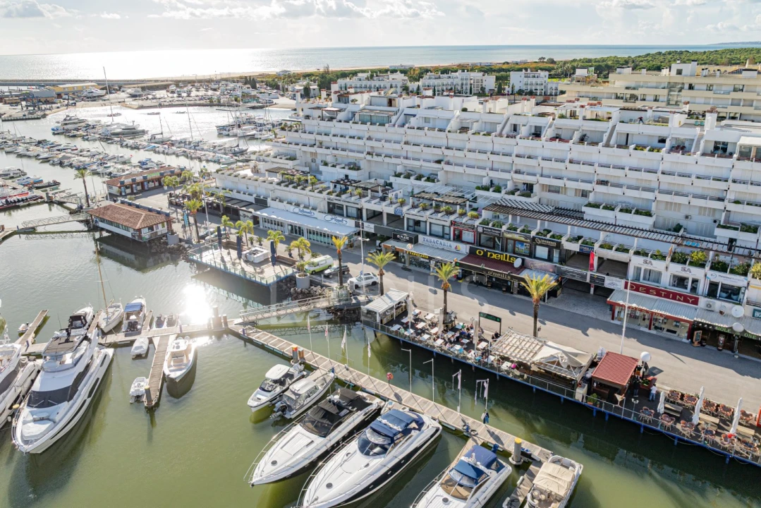 Loja para Arrendamento em Quarteira Foto 10