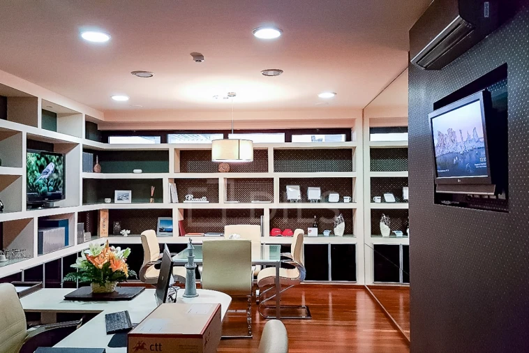 Loja para Arrendamento em Quarteira Foto 16