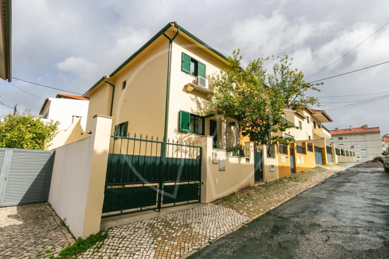 Moradia T3 para Arrendamento em Olivais Foto 1