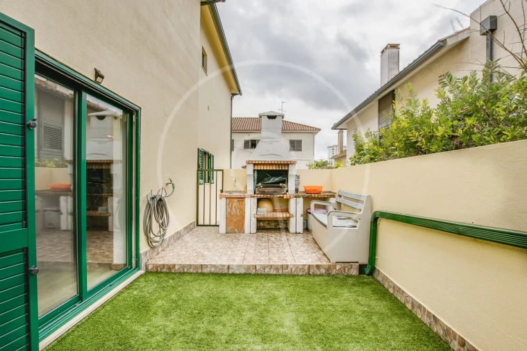 Moradia T3 para Arrendamento em Olivais Foto 2