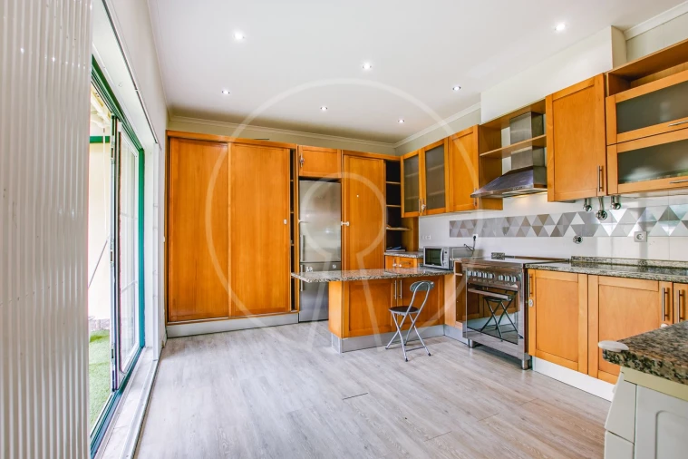 Moradia T3 para Arrendamento em Olivais Foto 6