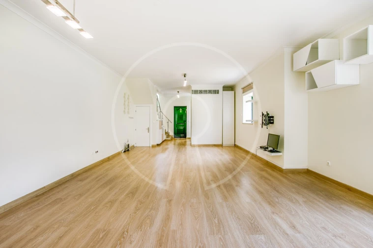 Moradia T3 para Arrendamento em Olivais Foto 9