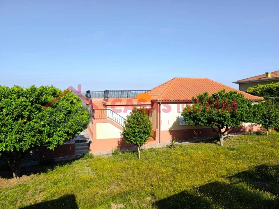 Moradia T10 para Venda em Loureiro Foto 12