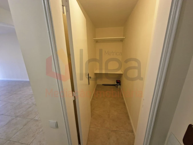 Apartamento T2 para Venda em Algueirão-Mem Martins Foto 4
