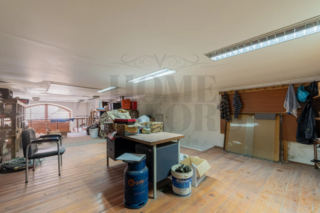 Armazém para Venda em Campo de Ourique Foto 6