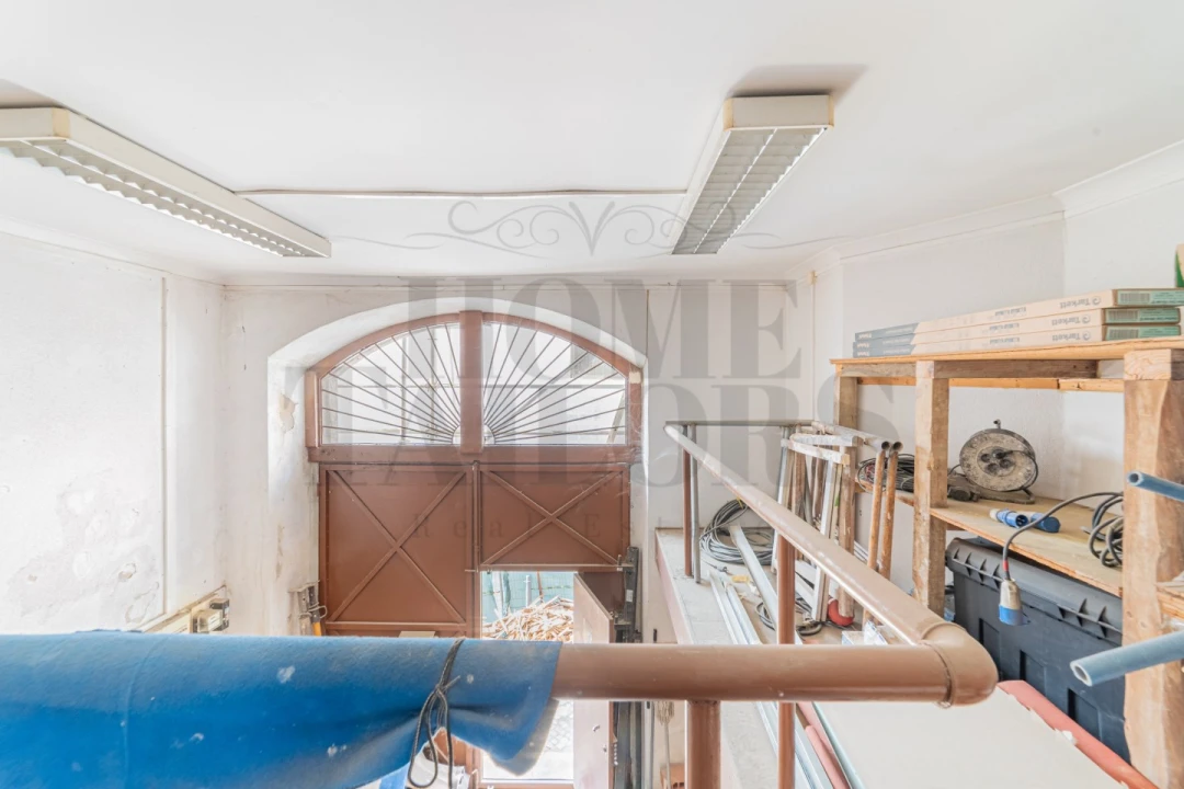 Armazém para Venda em Campo de Ourique Foto 9