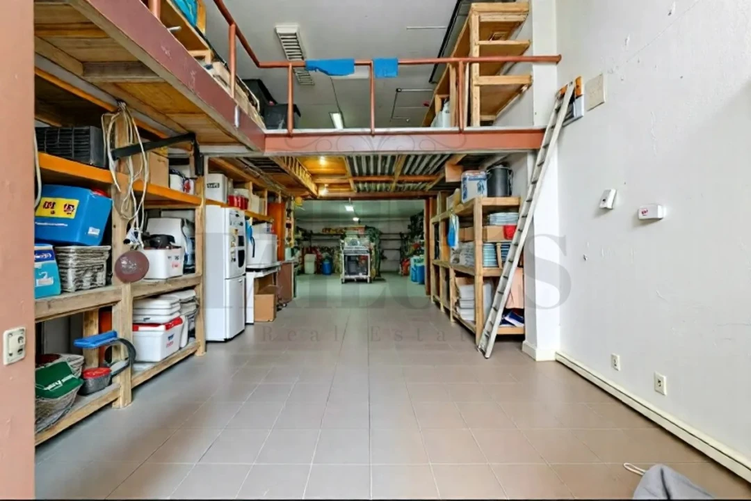 Armazém para Venda em Campo de Ourique Foto 2