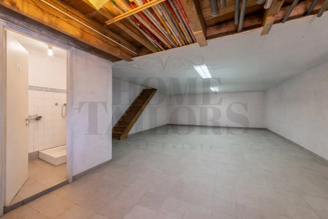 Armazém para Venda em Campo de Ourique Foto 1