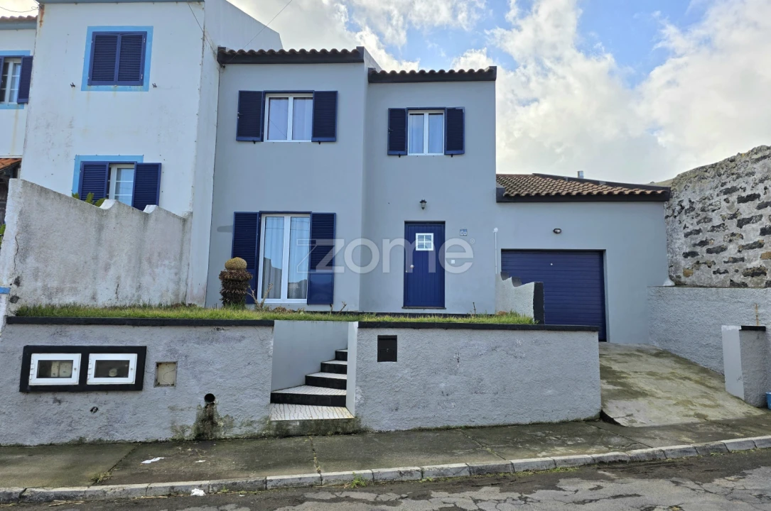 Moradia T4 para Venda em Calhetas Foto 2