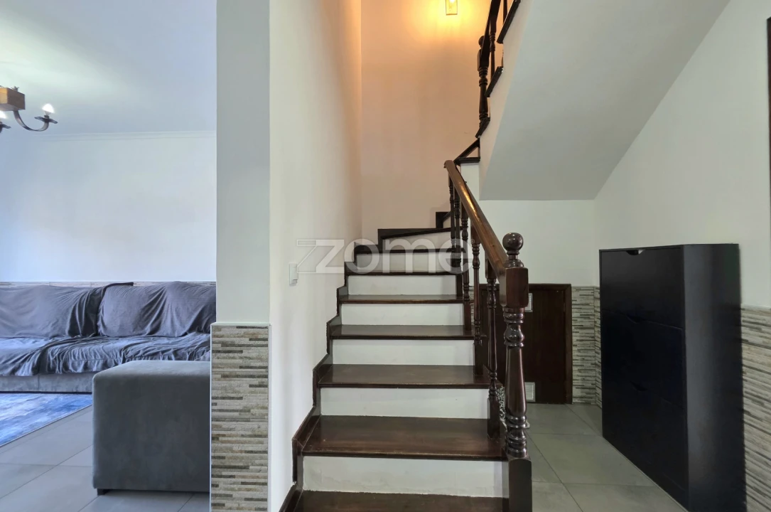 Moradia T4 para Venda em Calhetas Foto 14