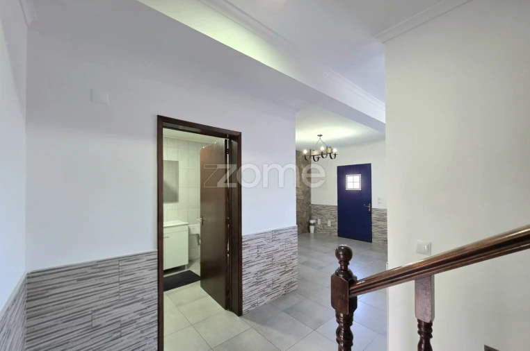 Moradia T4 para Venda em Calhetas Foto 8