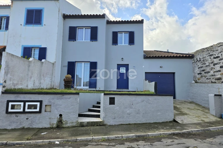 Moradia T4 para Venda em Calhetas Foto 2