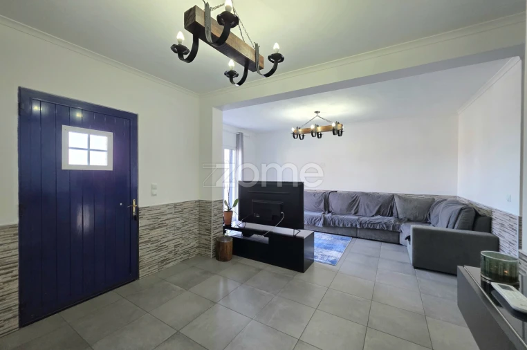 Moradia T4 para Venda em Calhetas Foto 4