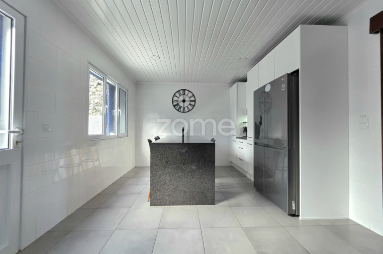 Moradia T4 para Venda em Calhetas Foto 11