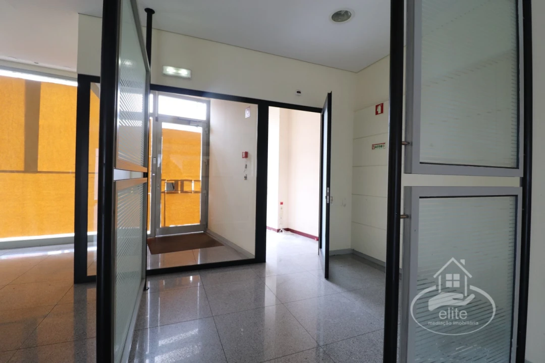 Loja para Arrendamento em União das Freguesias de Setúbal Foto 12