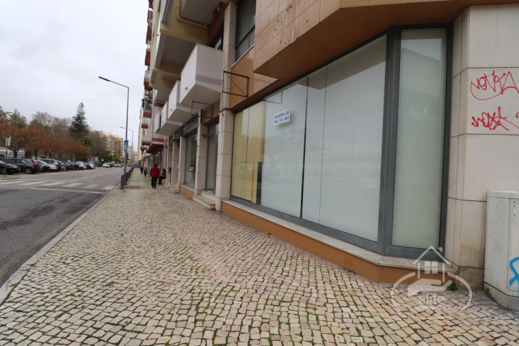 Loja para Arrendamento em União das Freguesias de Setúbal